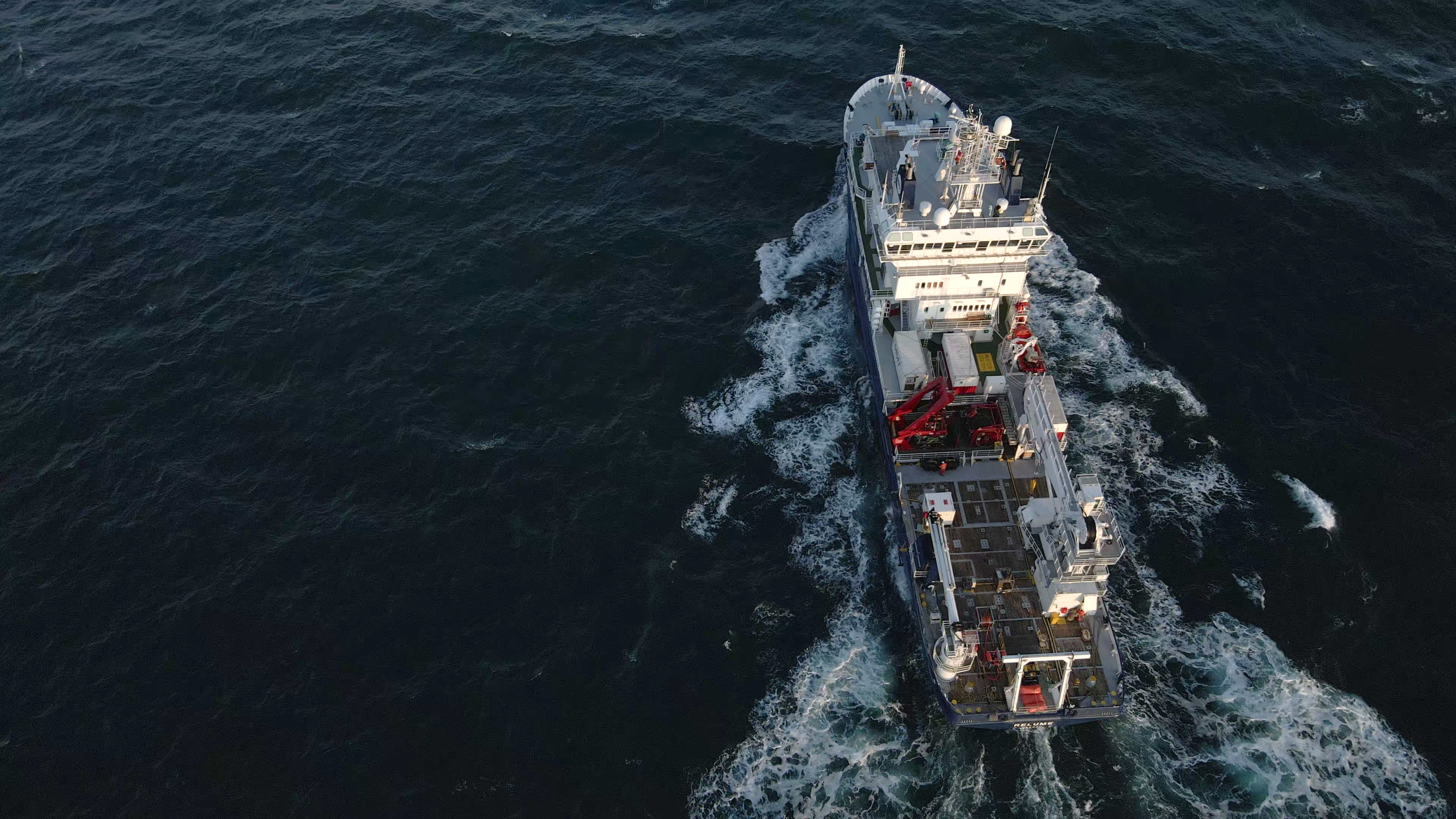 Første skib mod energiø i Nordsøen 